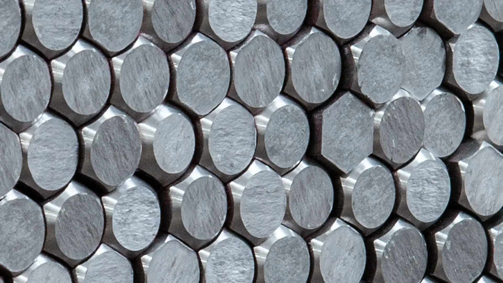 Hexagonal steel made of stainless steel Materials 1.4301/1.4307, 1.4305